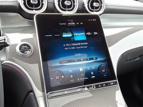 Used 2025 Mercedes-Benz GLC 300 4MATIC image 17