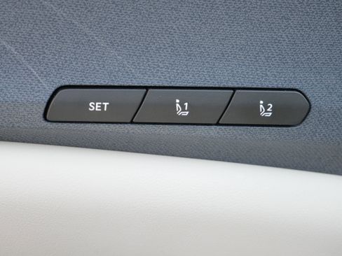 Certified 2025 Kia Carnival EX FWD image 32