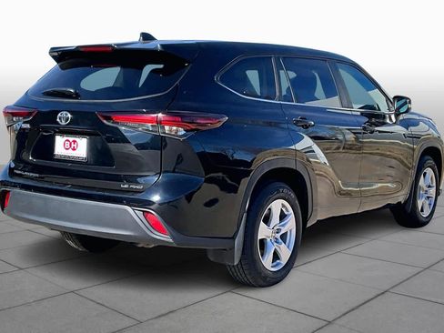 Used 2024 Toyota Highlander XLE image 12