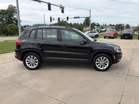 Used 2017 Volkswagen Tiguan Limited w/ Premium Package AWD/4WD image 4