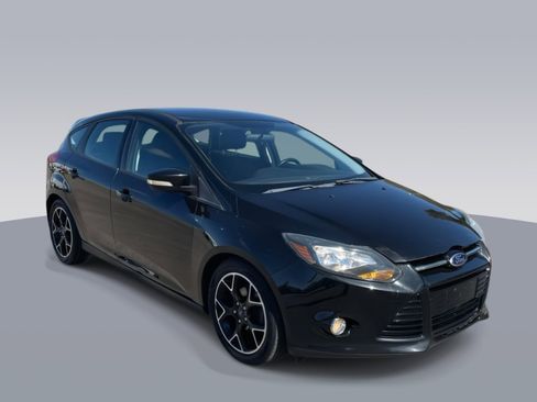 Used 2014 Ford Focus SE w/ Equipment Group 201A image 2