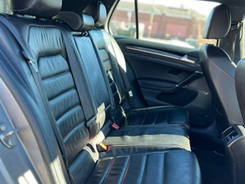 Used 2016 Volkswagen Golf 4-Door image 26