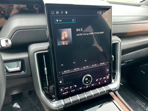 Certified 2025 GMC Yukon Denali AWD/4WD image 16