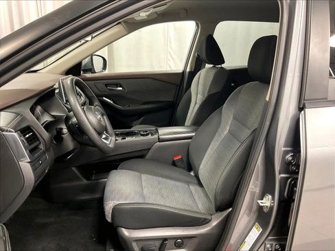 Used 2023 Nissan Rogue SV image 10