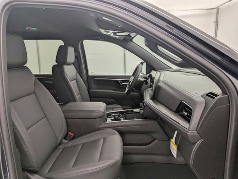 New 2026 Chevrolet Suburban LT image 22