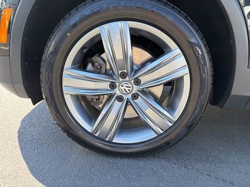 Used 2020 Volkswagen Tiguan SEL image 9
