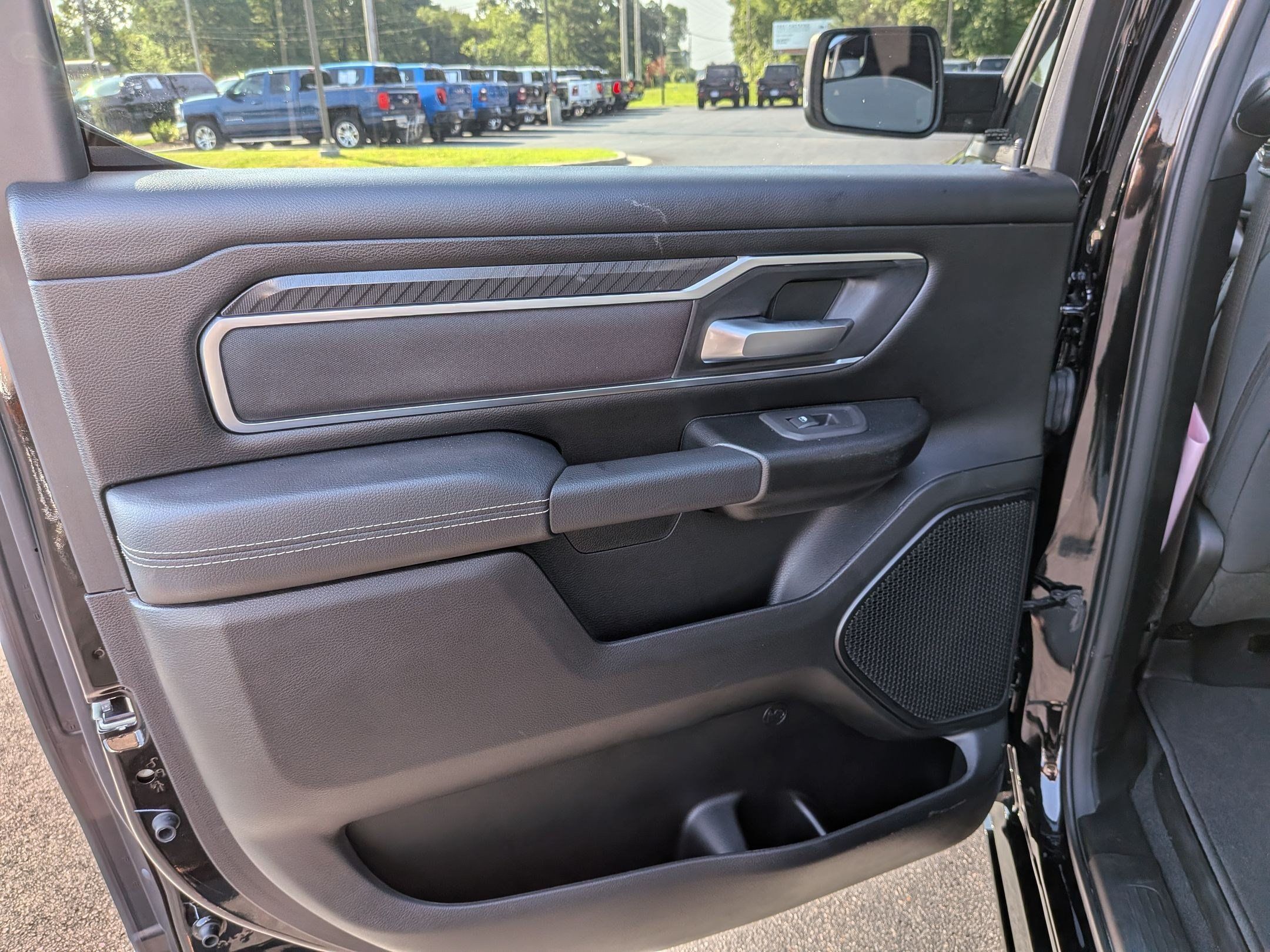 Used 2025 RAM 1500 Big Horn AWD/4WD image 16