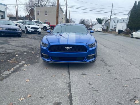 Used 2017 Ford Mustang Coupe image 2