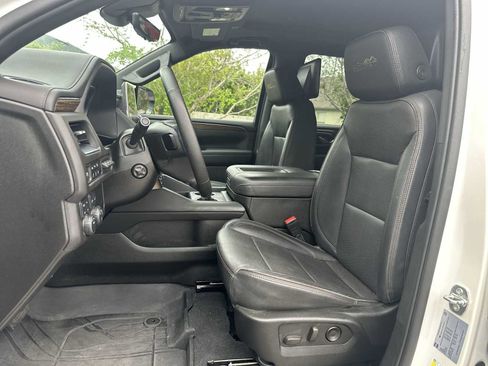 Used 2023 Chevrolet Tahoe High Country w/ Premium Package 2 AWD/4WD image 15