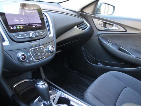 Used 2020 Chevrolet Malibu LT image 14