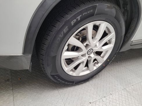 Used 2019 Nissan Rogue SV FWD image 31