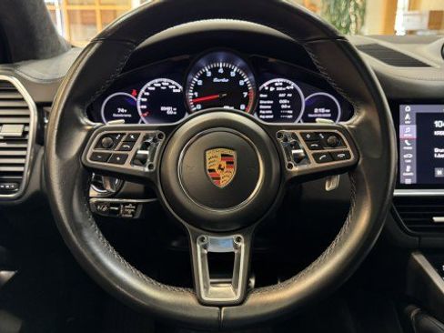 Used 2021 Porsche Cayenne Turbo image 8