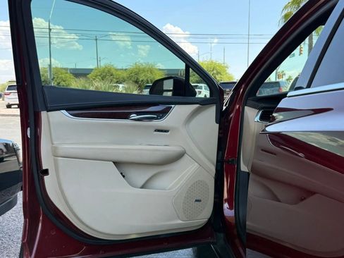 Used 2017 Cadillac XT5 Luxury image 51