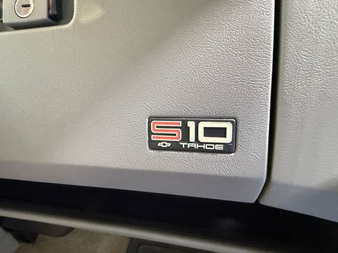 Used 1994 Chevrolet S10 Pickup 4WD 4-Door image 45