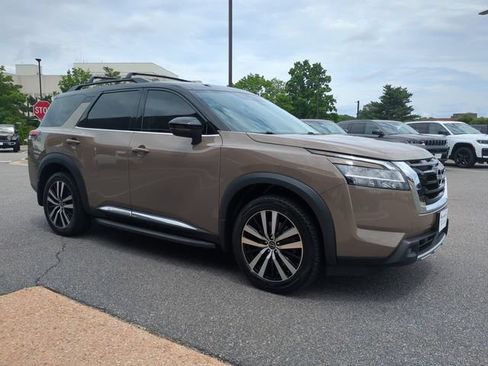 Used 2023 Nissan Pathfinder Platinum w/ Lighting Package (N93) AWD/4WD image 2