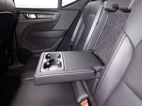 Certified 2025 Volvo XC40 B5 Core AWD/4WD image 24