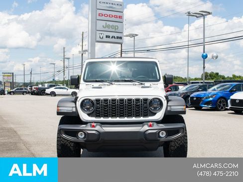 Used 2025 Jeep Wrangler Unlimited Rubicon w/ Convenience Group AWD/4WD image 5