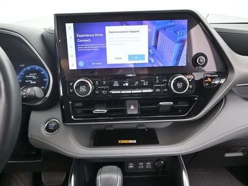 Used 2023 Toyota Highlander Limited FWD image 8