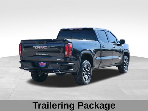 Used 2022 GMC Sierra 1500 AT4 w/ Technology Package AWD/4WD image 4