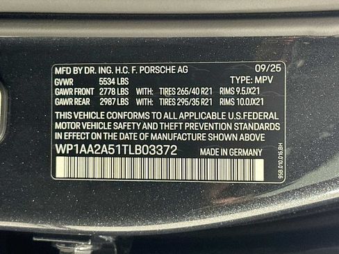 Certified 2026 Porsche Macan AWD/4WD image 33
