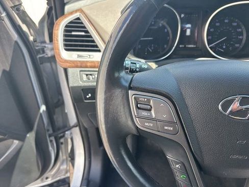 Used 2019 Hyundai Santa Fe XL FWD image 17