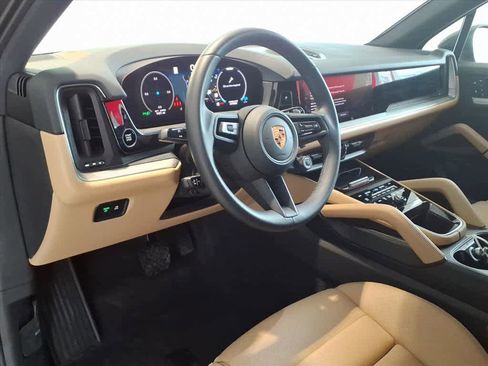 Used 2025 Porsche Cayenne E-Hybrid AWD/4WD image 9