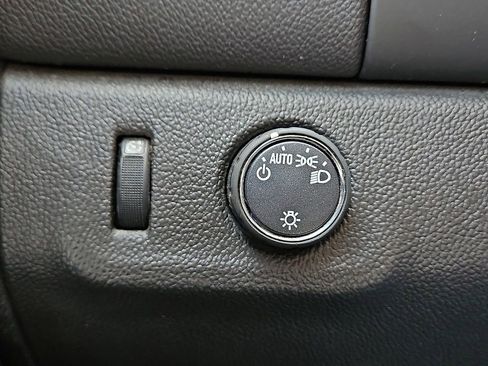 Used 2022 Chevrolet Colorado LT w/ Fleet Safety Package image 16