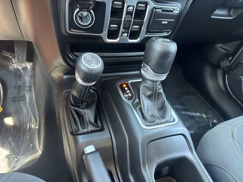 Used 2025 Jeep Wrangler Unlimited Sport AWD/4WD image 17