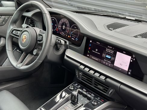 Certified 2025 Porsche 911 Carrera RWD image 29