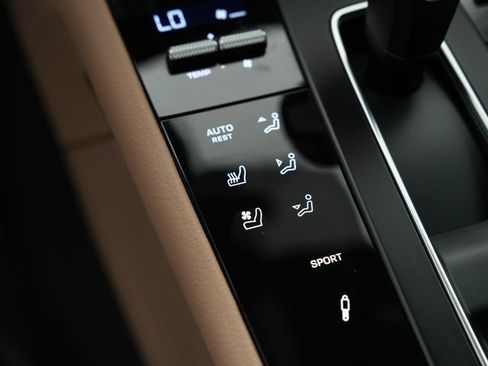 Certified 2025 Porsche Macan S AWD/4WD image 26