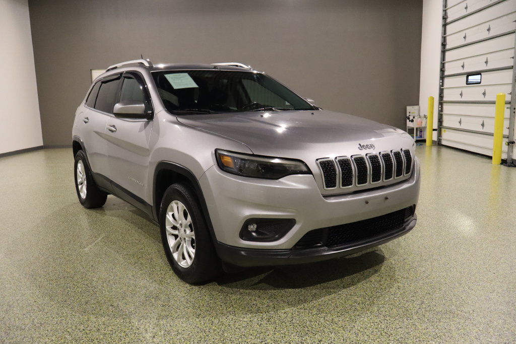 Used 2019 Jeep Cherokee Latitude w/ Cold Weather Group AWD/4WD image 1