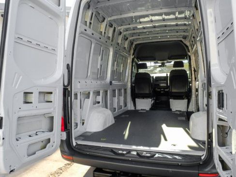 Used 2020 Mercedes-Benz Sprinter 2500 image 39