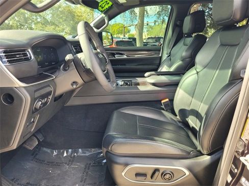 Used 2023 Jeep Wagoneer 4WD w/ Premium Group I image 13