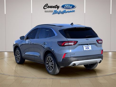 Used 2025 Ford Escape SE w/ PHEV Premium Package image 8