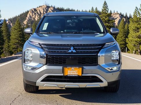 Used 2024 Mitsubishi Outlander SE image 3