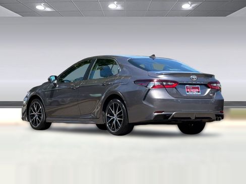 Used 2024 Toyota Camry SE FWD image 3