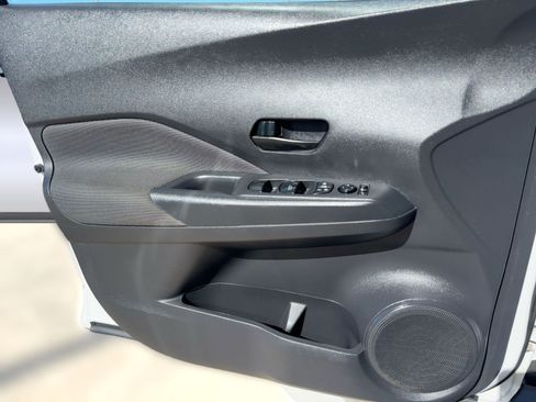 Used 2020 Nissan Kicks S image 18