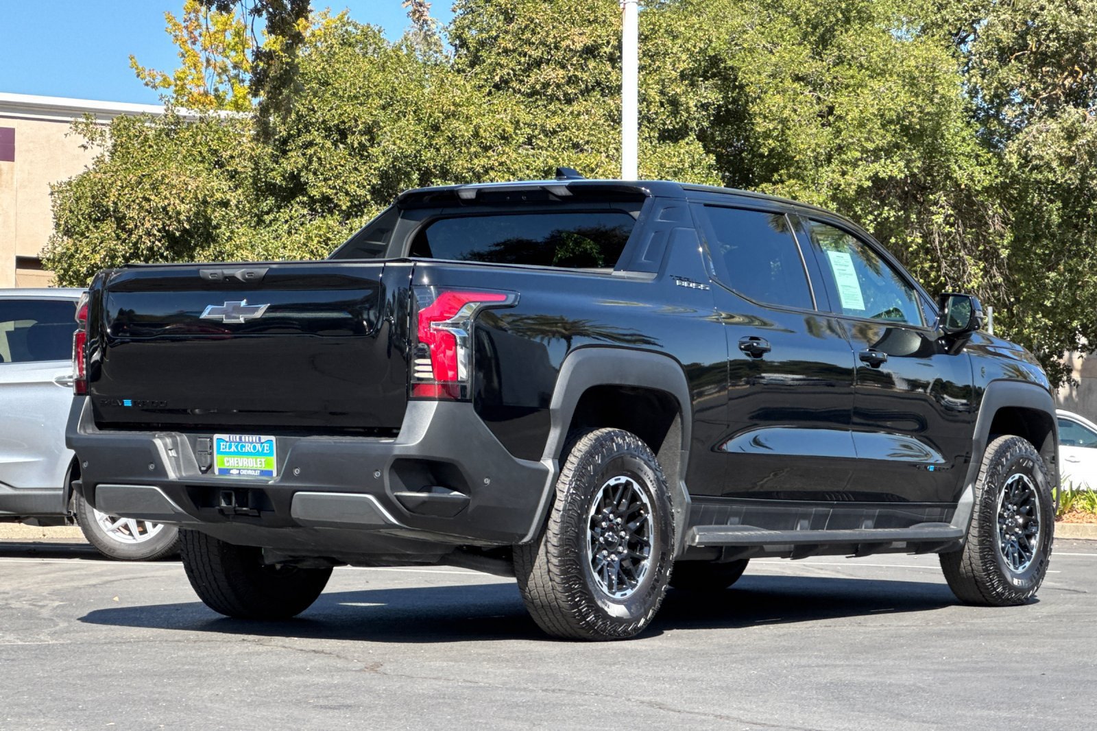 Used 2026 Chevrolet Silverado EV Trail Boss AWD/4WD image 3