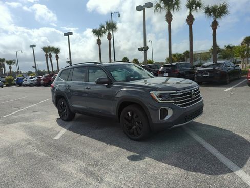 New 2026 Volkswagen Atlas SE image 2