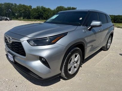 Used 2022 Toyota Highlander LE