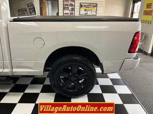 Used 2016 RAM 1500 Express AWD/4WD image 9