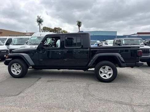 Used 2022 Jeep Gladiator Sport AWD/4WD image 8