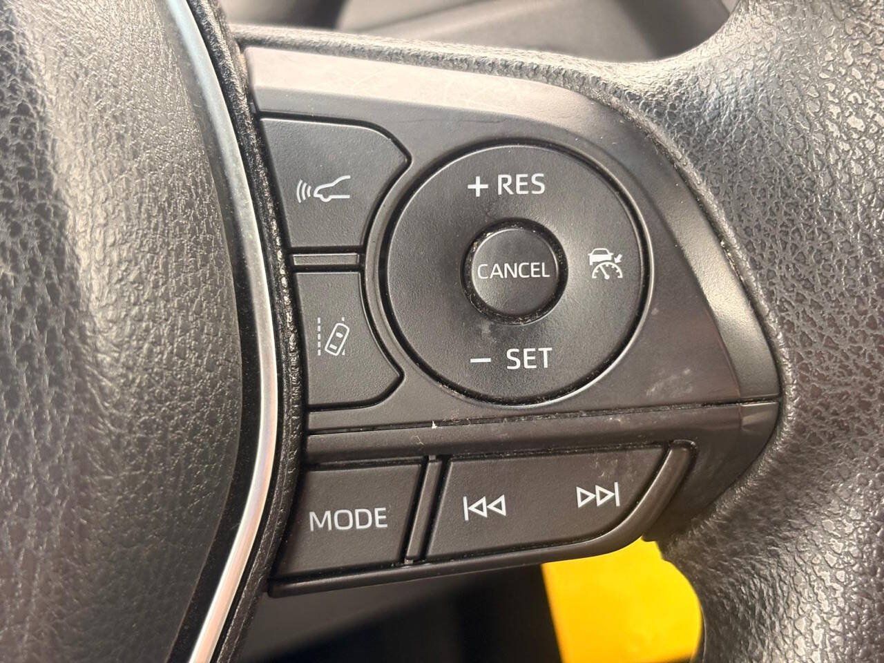 Used 2018 Toyota Camry LE FWD image 31