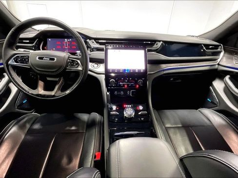 Used 2022 Jeep Grand Cherokee Overland w/ Adv Protech Group III image 18