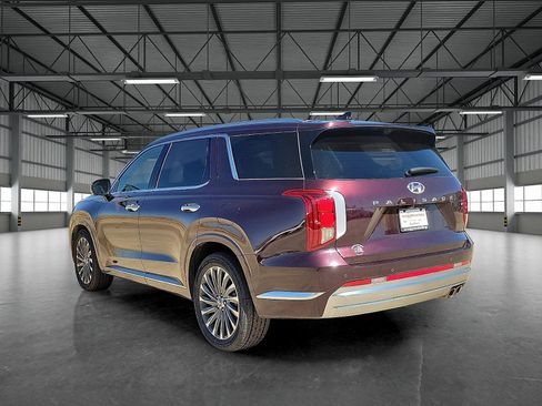 Used 2024 Hyundai Palisade Calligraphy image 3