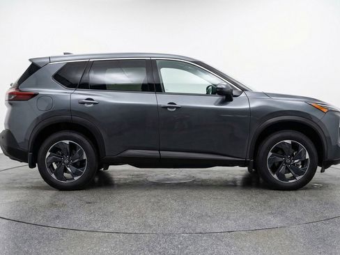 Used 2025 Nissan Rogue SV FWD image 11