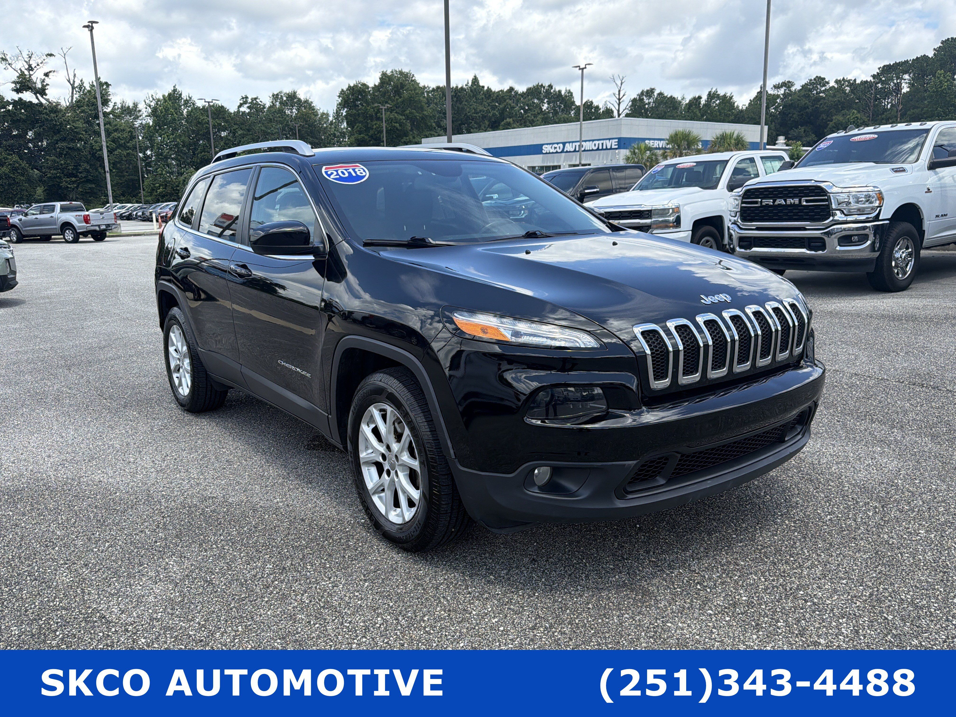 Used 2018 Jeep Cherokee Latitude Plus AWD/4WD image 7