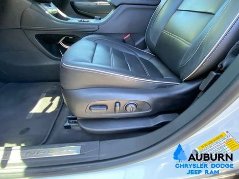 Used 2020 GMC Acadia Denali w/ Denali Ultimate Package AWD/4WD image 37