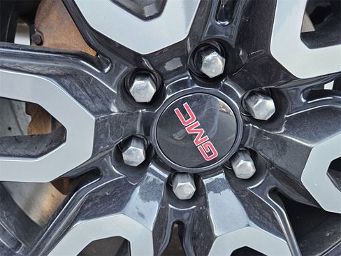 Used 2022 GMC Sierra 1500 AT4 w/ AT4 Premium Package image 11