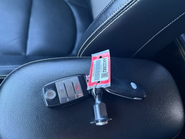 Used 2016 Kia Soul + w/ Primo Package FWD image 17